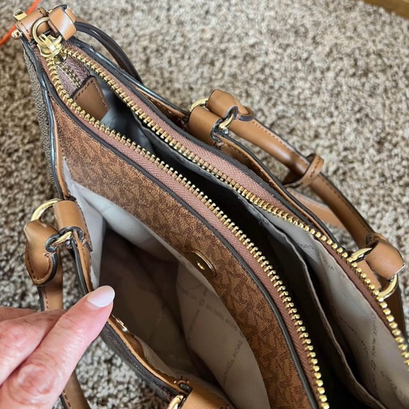 Michael Kors small satchel crossbody - Picture 6 of 8